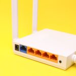 Jak działa internet światłowodowy i dlaczego jest lepszy niż ADSL/LTE?